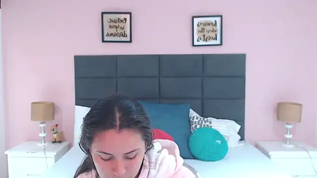 Snapshot of MadisonJenner chatting on December 2024 11:50:02 AM MadisonJenner online show from December 2024 11:50:02 AM