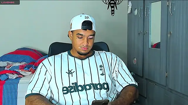 Big furry bear13 online show from December 2024 04:05:02 AM