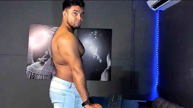 Snapshot of Big_furry_bear13 chatting on June 2026 05:13:02 AM Big furry bear13 online show from June 2026 05:13:02 AM