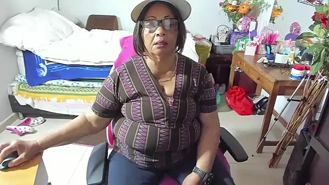 Mrs mommy  online show from September 2025 11:17:02 PM