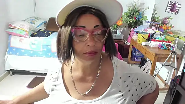 Mrs mommy  online show from October 2025 07:44:02 PM