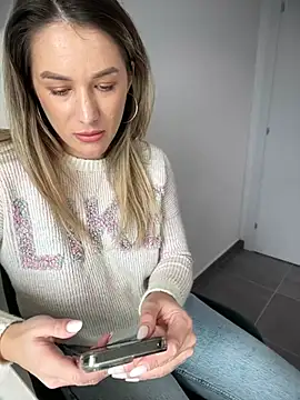 Snapshot of HotXMom chatting on January 2025 10:35:02 AM HotXMom online show from January 2025 10:35:02 AM