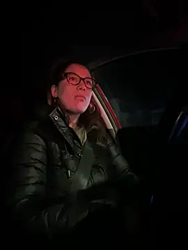 Snapshot of HotXMom chatting on January 2025 04:12:02 AM HotXMom online show from January 2025 04:12:02 AM