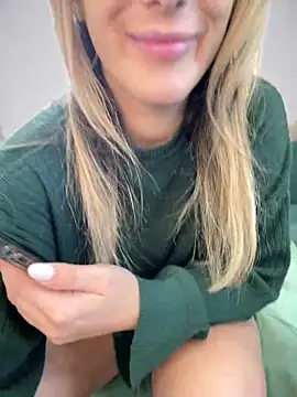 Snapshot of HotXMom chatting on January 2025 10:15:02 AM HotXMom online show from January 2025 10:15:02 AM