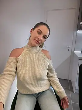 Snapshot of HotXMom chatting on January 2025 04:46:02 PM HotXMom online show from January 2025 04:46:02 PM