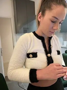 Snapshot of HotXMom chatting on February 2025 04:36:02 AM HotXMom online show from February 2025 04:36:02 AM