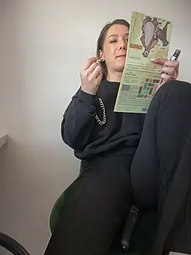 Snapshot of HotXMom chatting on February 2025 07:33:02 AM HotXMom online show from February 2025 07:33:02 AM