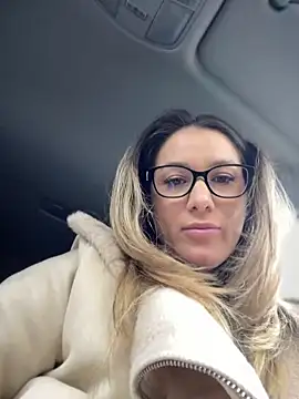 Snapshot of HotXMom chatting on March 2025 04:36:02 AM HotXMom online show from March 2025 04:36:02 AM