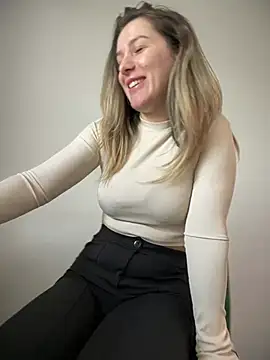 Snapshot of HotXMom chatting on March 2025 07:19:01 AM HotXMom online show from March 2025 07:19:01 AM