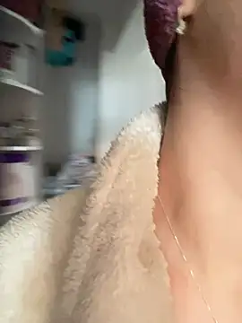 HotXMom online show from February 2026 07:48:01 AM