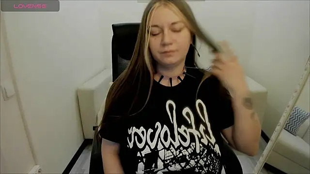 Snapshot of AlisaBacker chatting on December 2024 03:37:02 PM AlisaBacker online show from December 2024 03:37:02 PM