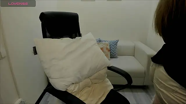 Snapshot of AlisaBacker chatting on December 2024 01:12:01 PM AlisaBacker online show from December 2024 01:12:01 PM