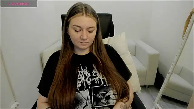 Snapshot of AlisaBacker chatting on January 2025 09:44:02 PM AlisaBacker online show from January 2025 09:44:02 PM