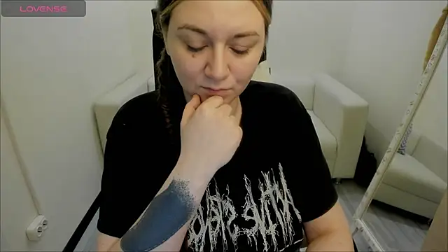 Snapshot of AlisaBacker chatting on January 2025 03:47:01 AM AlisaBacker online show from January 2025 03:47:01 AM