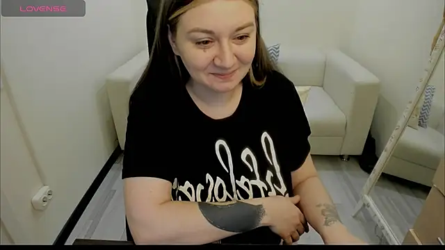 Snapshot of AlisaBacker chatting on January 2025 08:46:02 AM AlisaBacker online show from January 2025 08:46:02 AM