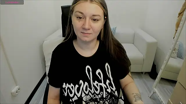 Snapshot of AlisaBacker chatting on January 2025 04:04:02 PM AlisaBacker online show from January 2025 04:04:02 PM