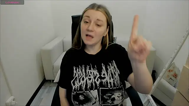 Snapshot of AlisaBacker chatting on January 2025 03:01:02 AM AlisaBacker online show from January 2025 03:01:02 AM