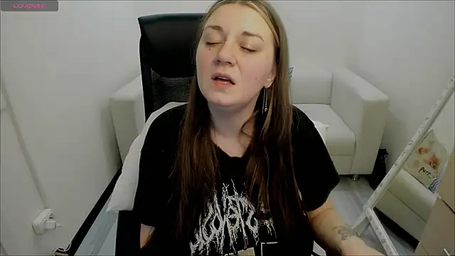 Snapshot of AlisaBacker chatting on January 2025 06:12:01 AM AlisaBacker online show from January 2025 06:12:01 AM