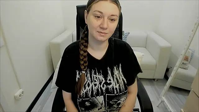 Snapshot of AlisaBacker chatting on March 2025 08:55:01 PM AlisaBacker online show from March 2025 08:55:01 PM