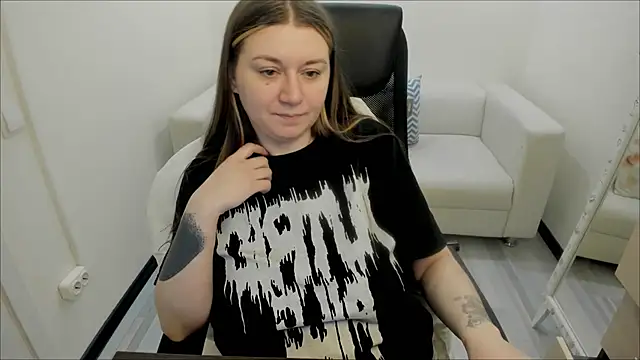 Snapshot of AlisaBacker chatting on March 2025 10:39:02 AM AlisaBacker online show from March 2025 10:39:02 AM