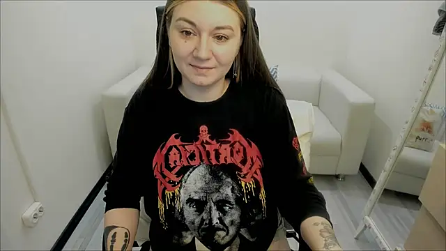 Snapshot of AlisaBacker chatting on March 2025 04:31:02 PM AlisaBacker online show from March 2025 04:31:02 PM