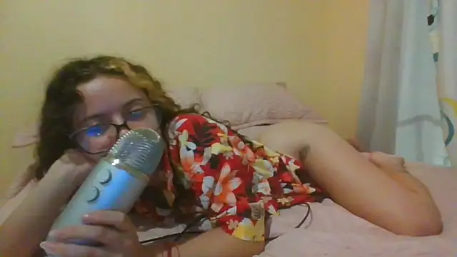 Snapshot of frikigyal chatting on February 2025 02:41:01 AM frikigyal online show from February 2025 02:41:01 AM