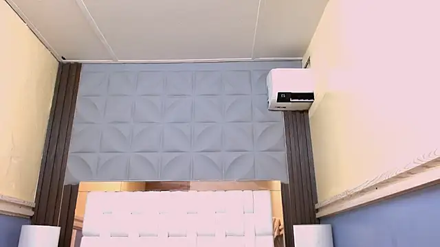 Nicole Ramires online show from October 2025 04:28:01 PM