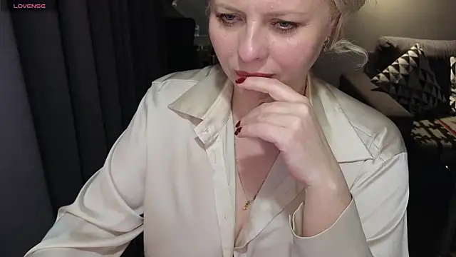 Snapshot of Gray_swann chatting on February 2025 11:26:01 PM Gray swann online show from February 2025 11:26:01 PM