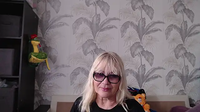 Snapshot of CamDiva113 chatting on March 2025 01:01:02 PM CamDiva113 online show from March 2025 01:01:02 PM