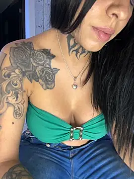 Snapshot of AbbyFtLuna chatting on September 2025 11:04:02 PM AbbyFtLuna online show from September 2025 11:04:02 PM