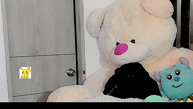 Snapshot of honey_skin chatting on December 2024 04:51:02 PM honey skin online show from December 2024 04:51:02 PM