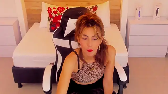 candy summer28 online show from September 2025 07:13:01 PM