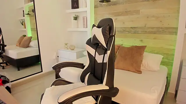 candy summer28 online show from December 2025 07:22:01 PM