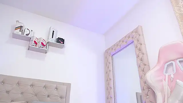 lorennahernandez01 online show from January 2025 12:36:02 PM