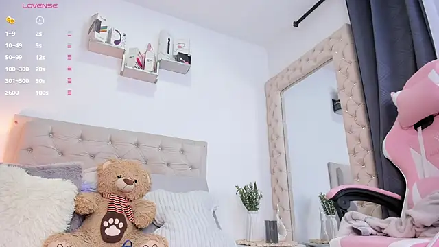 lorennahernandez01 online show from November 2025 10:54:02 AM