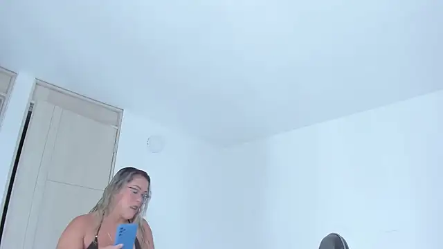 Snapshot of dolly_walker chatting on June 2026 08:04:01 PM dolly walker online show from June 2026 08:04:01 PM