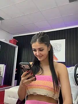 Snapshot of SophiaVilner chatting on April 2026 05:43:02 PM SophiaVilner online show from April 2026 05:43:02 PM