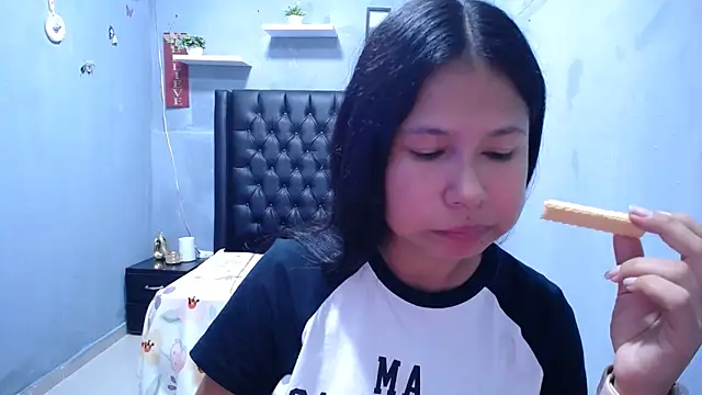 Letty Plugxo online show from April 2026 01:25:02 PM