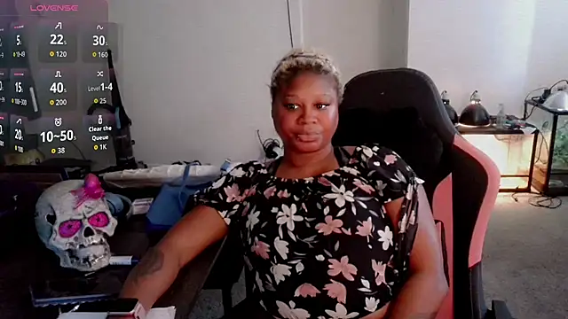 lexilove8 online show from October 2025 08:50:02 PM