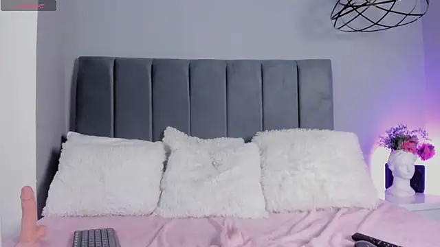 ScarletGV online show from November 2025 10:04:02 AM