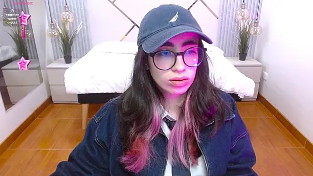 LenaRoses online show from November 2025 01:22:01 PM