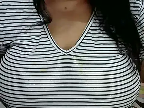 Snapshot of dramebaz_queen chatting on May 2026 07:32:02 PM dramebaz queen online show from May 2026 07:32:02 PM