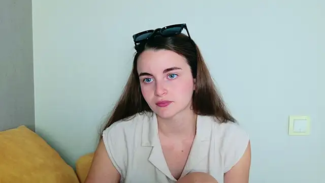 Snapshot of Miss_Arwen chatting on July 2026 04:42:02 PM Miss Arwen online show from July 2026 04:42:02 PM