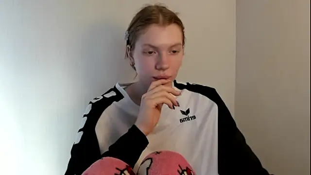 StellaDavis online show from November 2025 09:43:01 AM