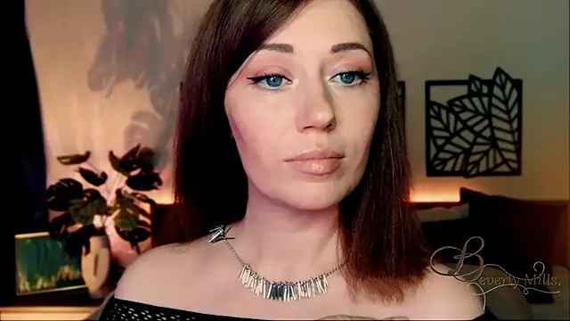 Snapshot of MissBeverlyMills chatting on December 2024 02:37:02 PM MissBeverlyMills online show from December 2024 02:37:02 PM