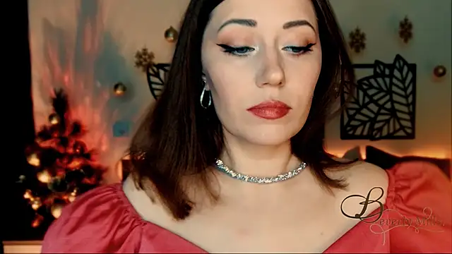 Snapshot of MissBeverlyMills chatting on December 2024 04:36:01 PM MissBeverlyMills online show from December 2024 04:36:01 PM