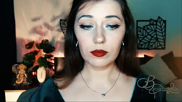 Snapshot of MissBeverlyMills chatting on February 2025 05:18:02 PM MissBeverlyMills online show from February 2025 05:18:02 PM