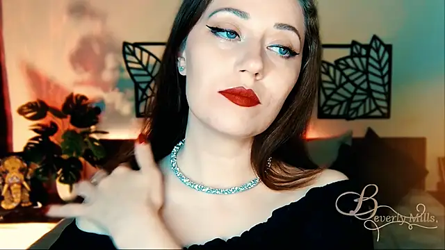 Snapshot of MissBeverlyMills chatting on March 2025 08:48:02 PM MissBeverlyMills online show from March 2025 08:48:02 PM