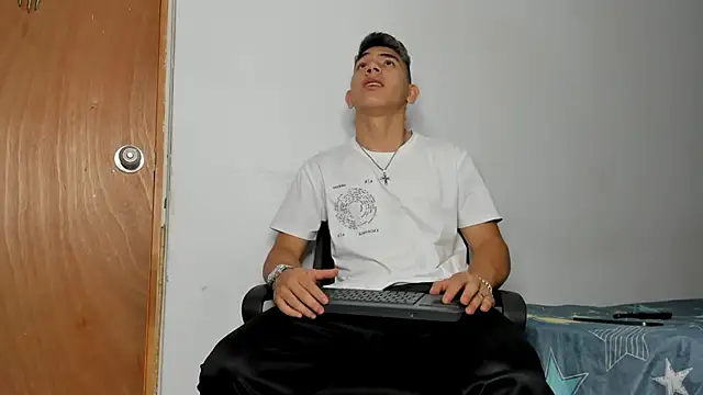 andrew rose  online show from December 2025 04:25:01 PM