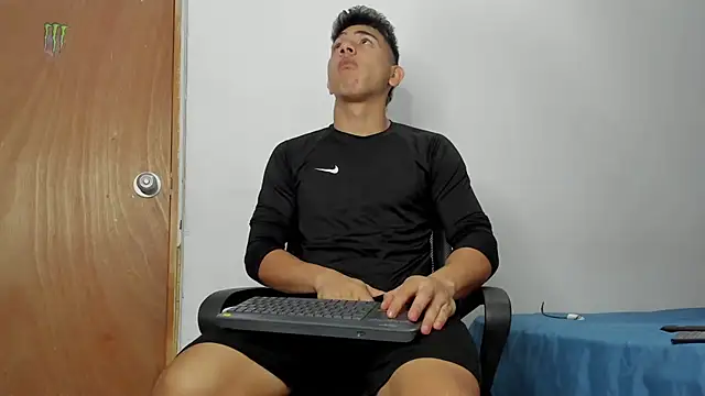 Snapshot of andrew_rose_ chatting on February 2026 07:43:02 PM andrew rose online show from February 2026 07:43:02 PM